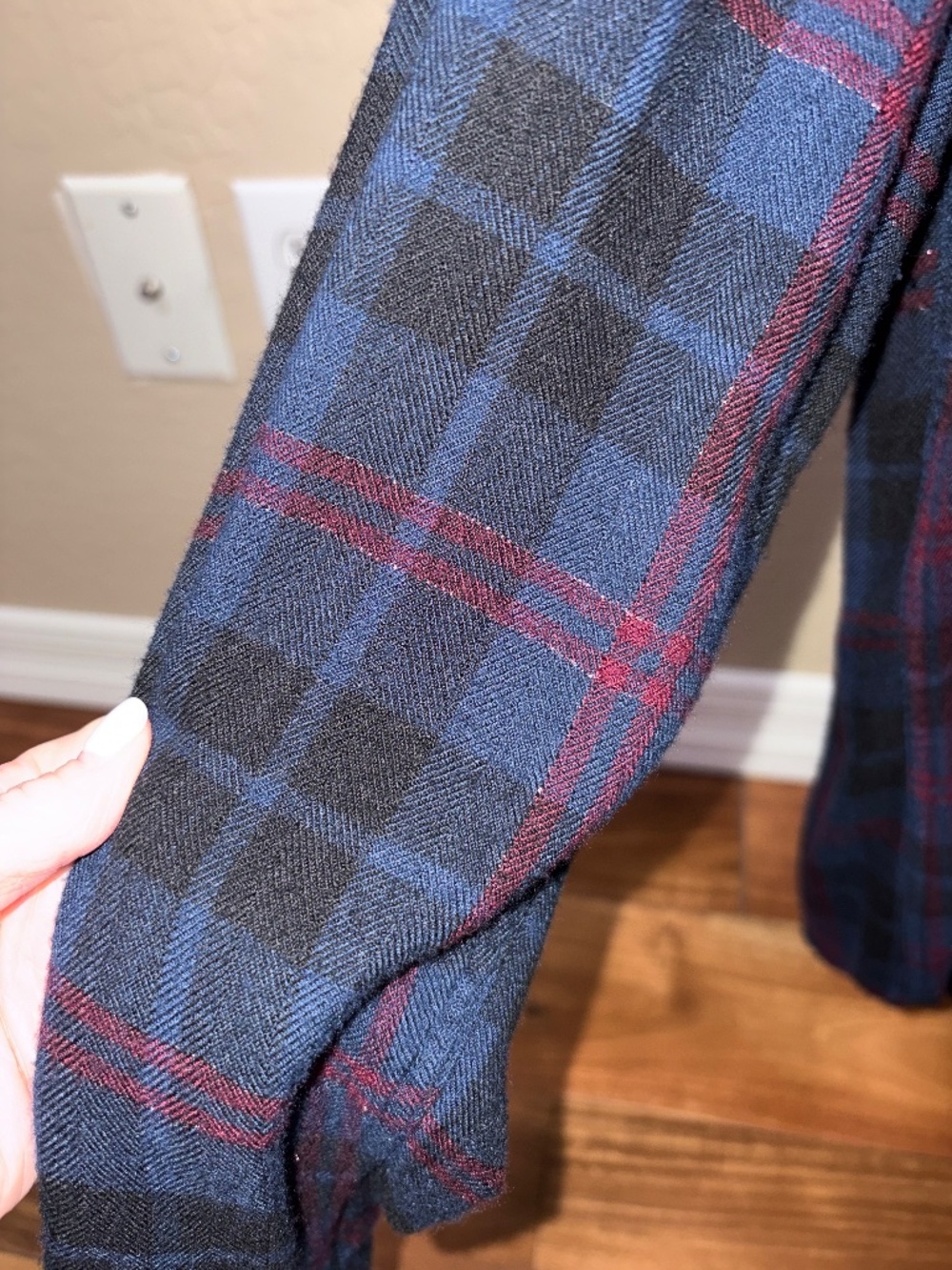 LIKE NEW! Women's Rails Navy/Plum Flannel Button Down - LARGE - Picture 6 of 8